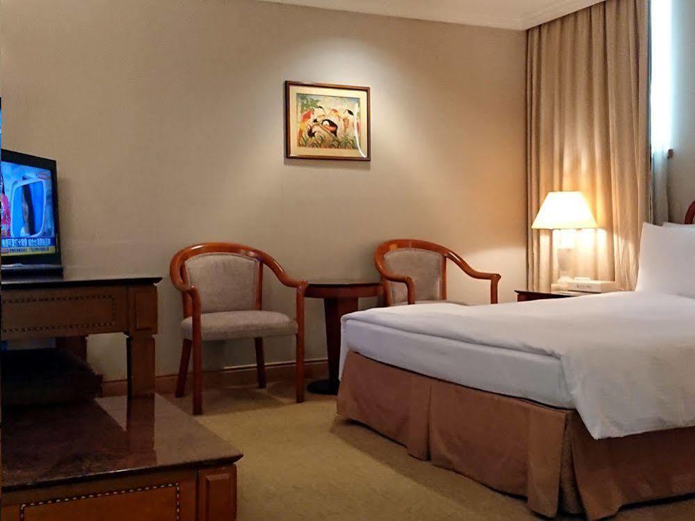 Dong Wu Hotel Тайбэй Экстерьер фото
