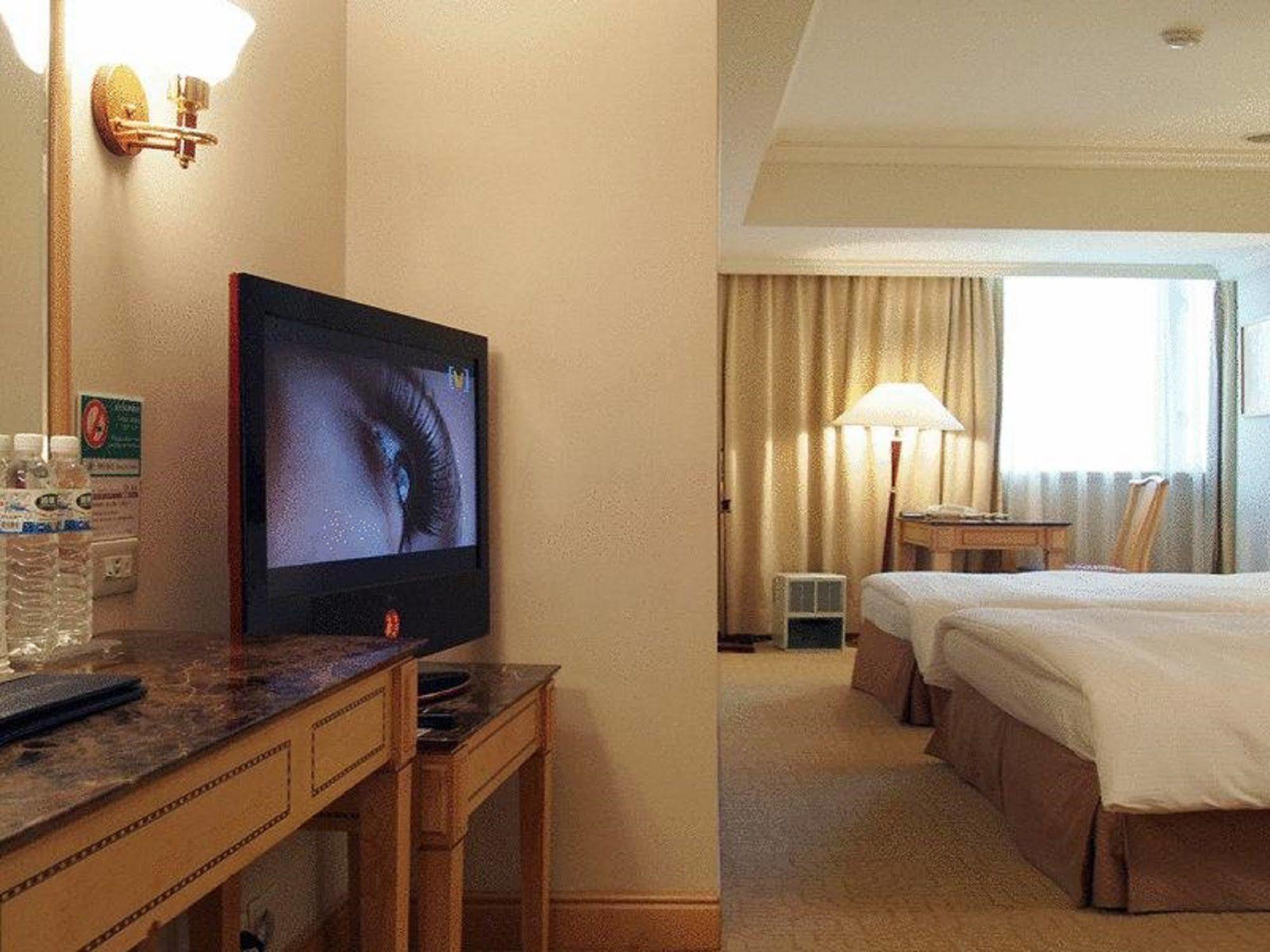 Dong Wu Hotel Тайбэй Экстерьер фото